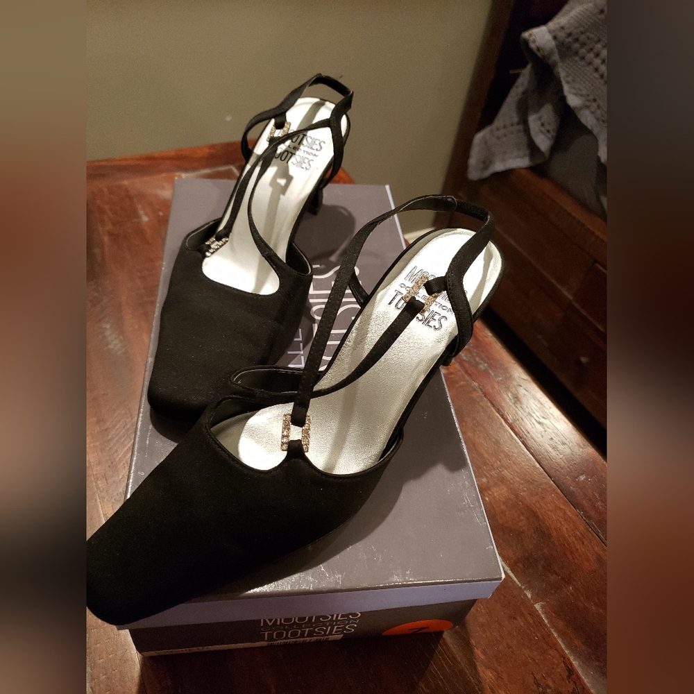 MOOTSIES TOOTSIES PUMPS